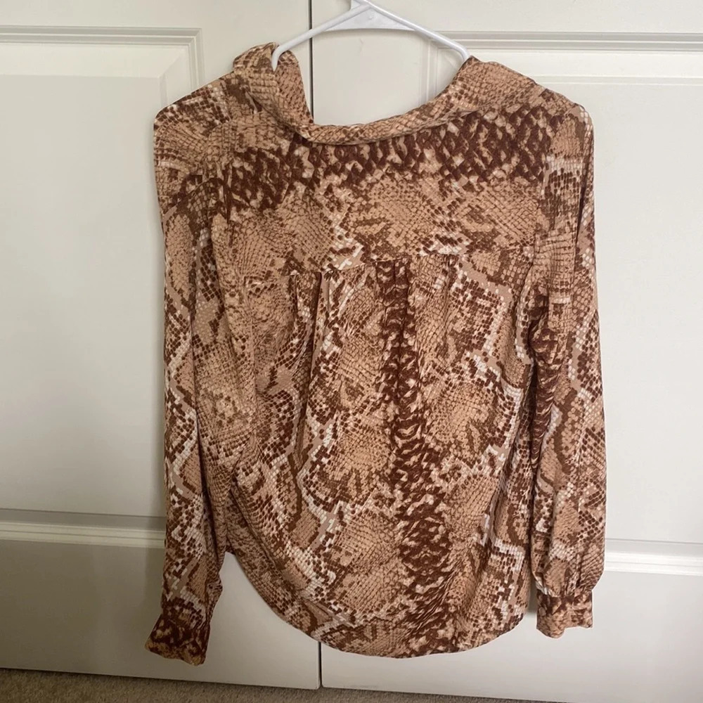 H&M blouse - Picture 3 of 3